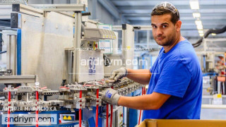 ПРАЦІВНИК НА ВИРОБНИЦТВІ TYCO ELECTRONICS