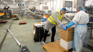 ПРАЦІВНИК СКЛАДУ НА КУРЯЧОМУ ЗАВОДІ