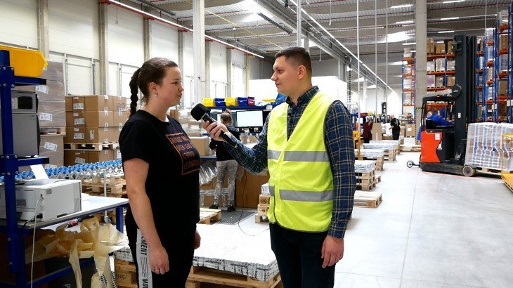 EMPLOYEE AT A CLOTHING WAREHOUSE IN STRYKOW
