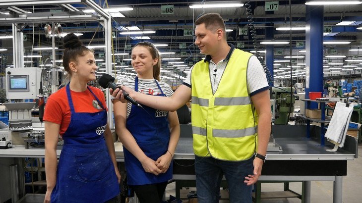 РОБОЧІ НА ЗАВОД NOVEM CAR