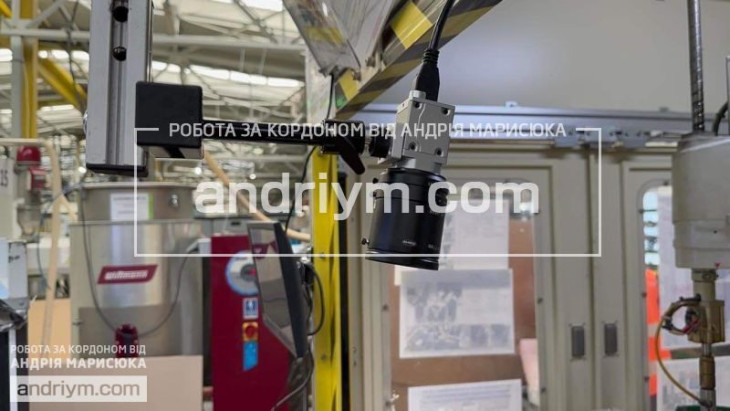 Worker in plastic mold manufacturing