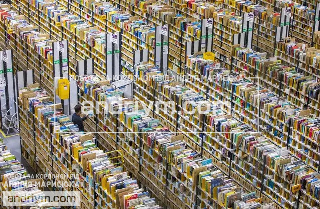 Warehouse worker for books