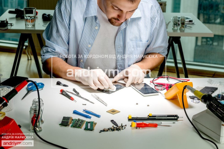 Computer equipment repair worker