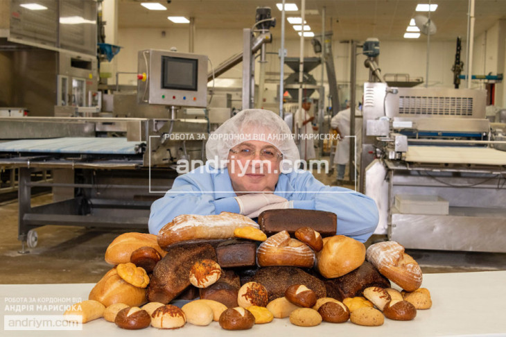 Bakery production worker