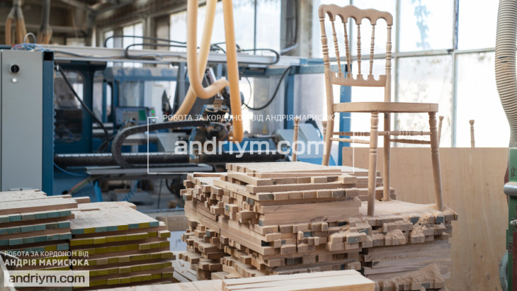 Furniture packing worker