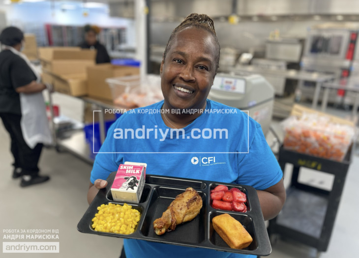 Meal distribution worker in the oncology department