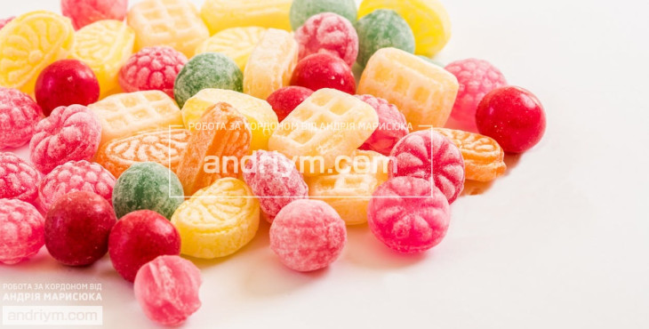 Sweets packaging worker